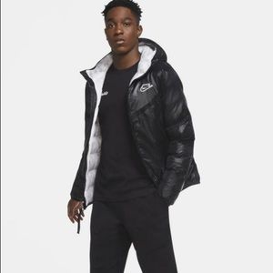 Men’s M NIKE Blck Zip Up with Hoodie.